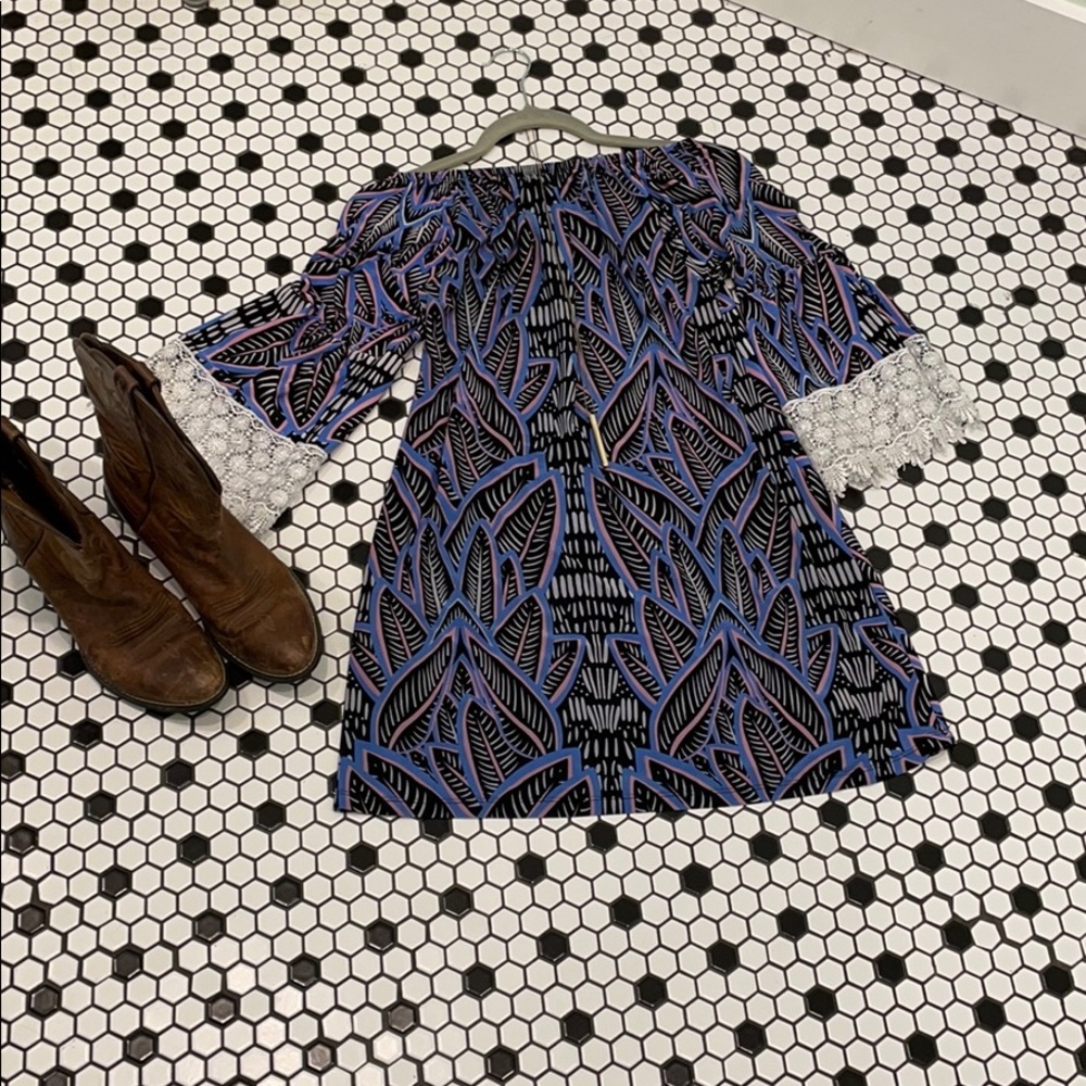Off-shoulder pattern dress